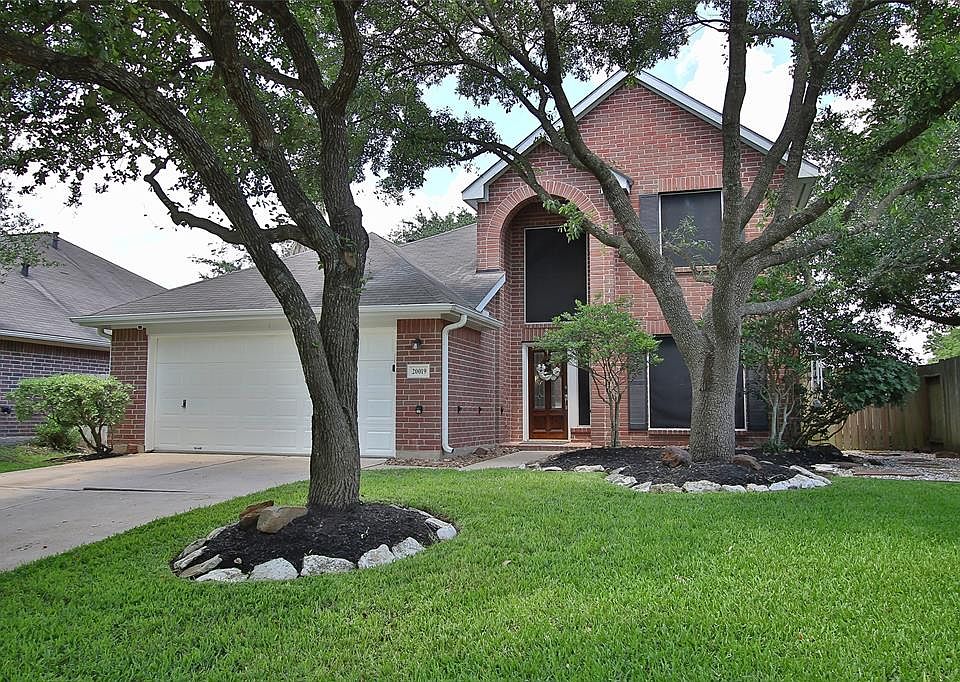 Charming 2-story Lennar home in the master planned community of Fairfield. Mature trees and landscaping provides great curb appeal for this property!