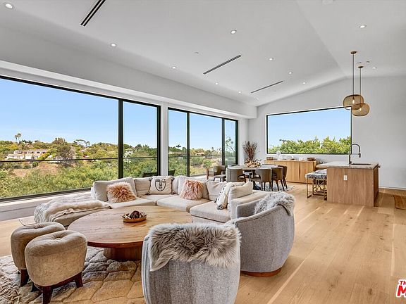 3rd image of 6656 Dume Dr #B