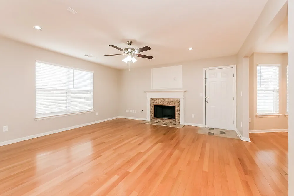 4 bed, 2.5 bath, 1990 sqft, $1,970 — Photo 4