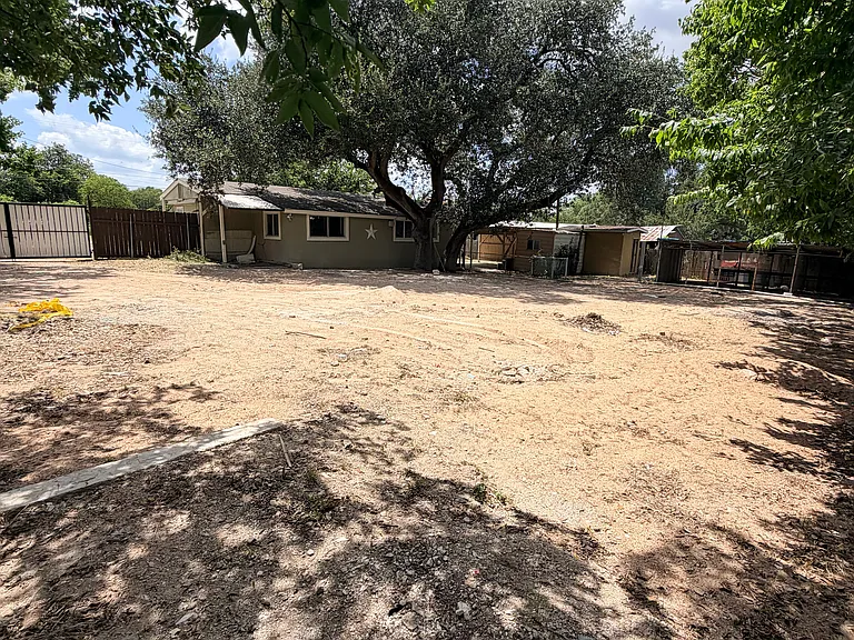 2102 Bois Darc Ln — Photo 26