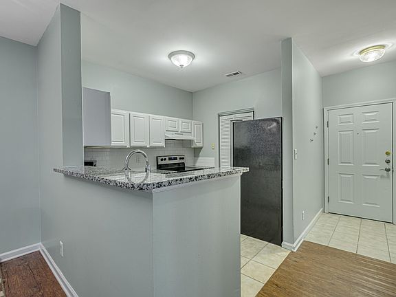 5th image of 1600 Long Grove Dr Unit 116