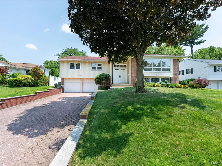 18 Dogwood Rd — Photo 2