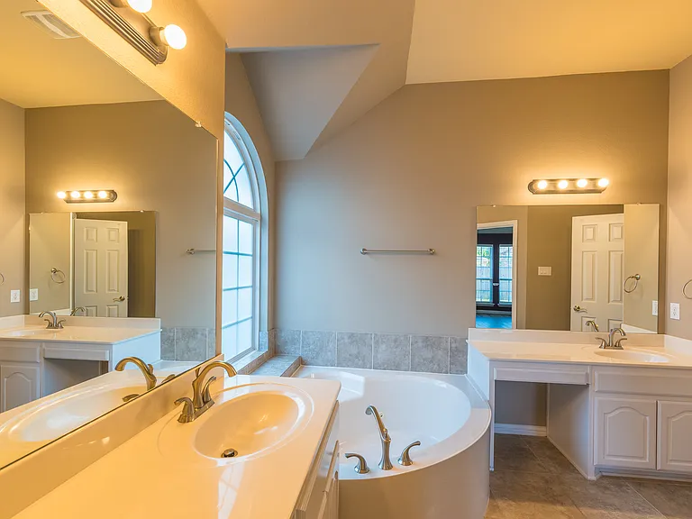 918 Witherby Ln — Photo 21