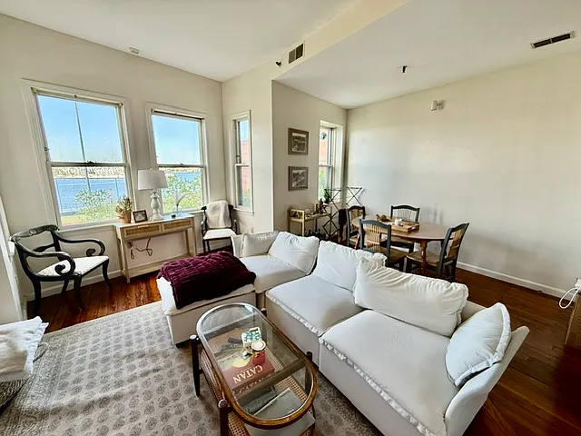 492 Commercial St #4 — Photo 2