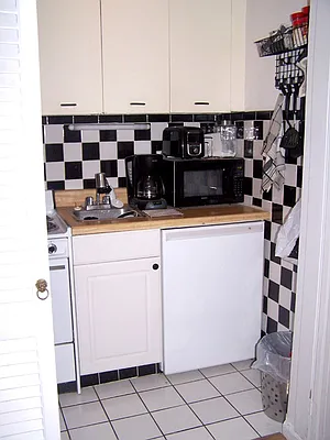 Rented by Douglas Elliman | media 22