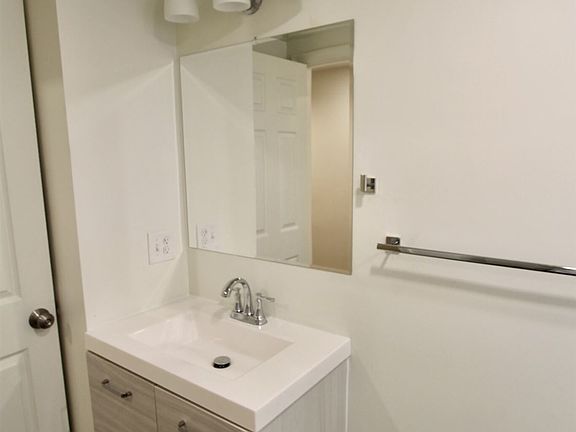 landlord_unit_photo_69435977_7
