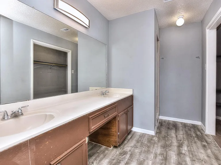 1202 Southwalk St — Photo 20