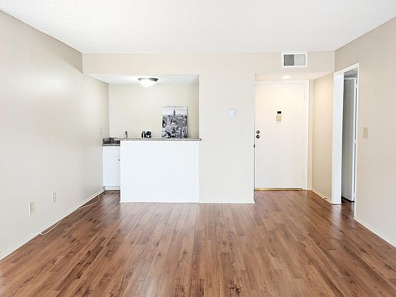 2nd image of 350 S Oakland Ave Unit 207
