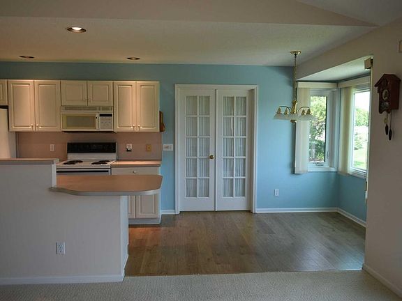 2nd image of 1053 Fairfield Dr #15