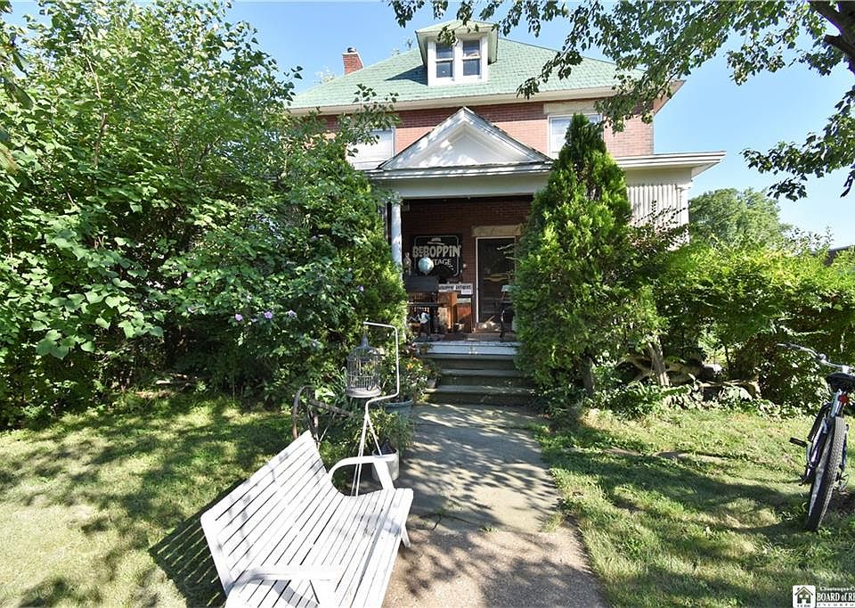 1st image of 104 E Main St