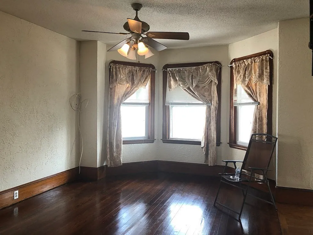 3 bed, 1.0 bath, 1000 sqft, $1,800 — Photo 4