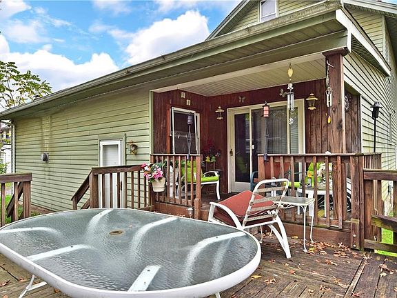 3rd image of 304 Lowell Ave NE
