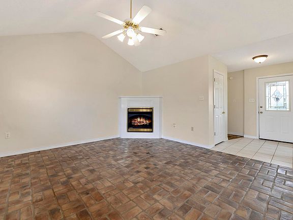 3rd image of 10724 Dogwood Dr