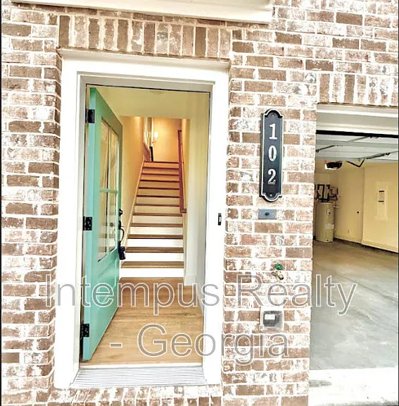 102 Pinecone Pkwy — Photo 2