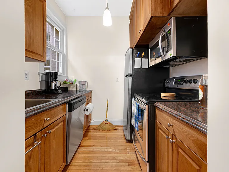 1125 Maryland Ave NE #10 — Photo 2