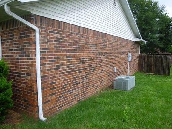 3rd image of 1009 E Green Acres Dr