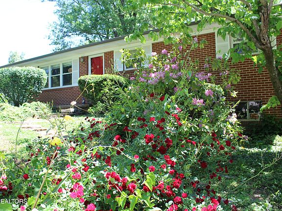 2nd image of 2704 Roland Ln
