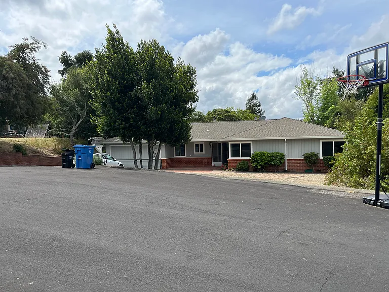 49 Meadow View Rd — Photo 20