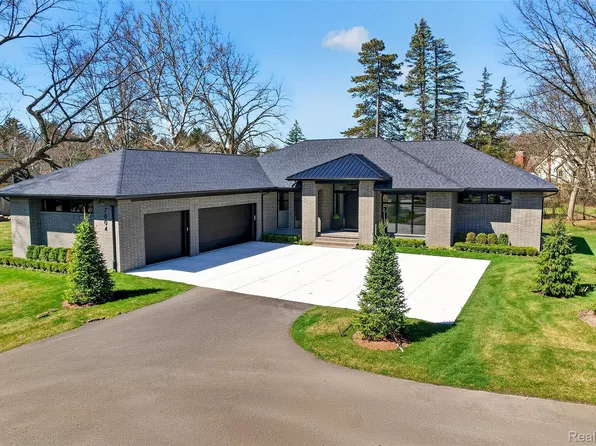 7004 Franklin Rd, Bloomfield Hills, MI 48301