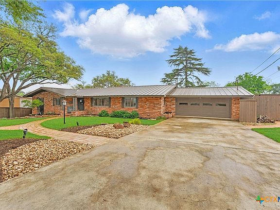 5th image of 838 Oak Ln