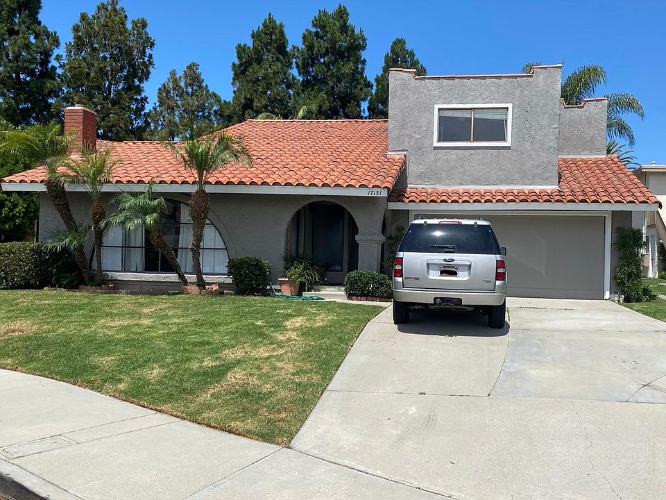 Front of house at end of cul-d-sac with two car garage and driveway that fits 4 cars