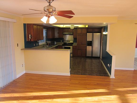 3rd image of 3037 Bay Tree Dr