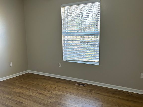 5th image of 103 Kenmore Dr