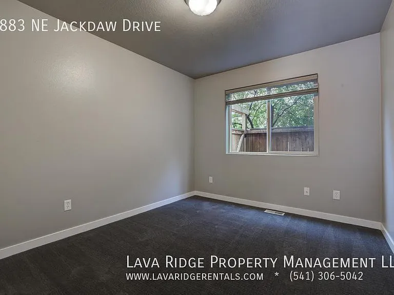 2883 NE Jackdaw Dr — Photo 8