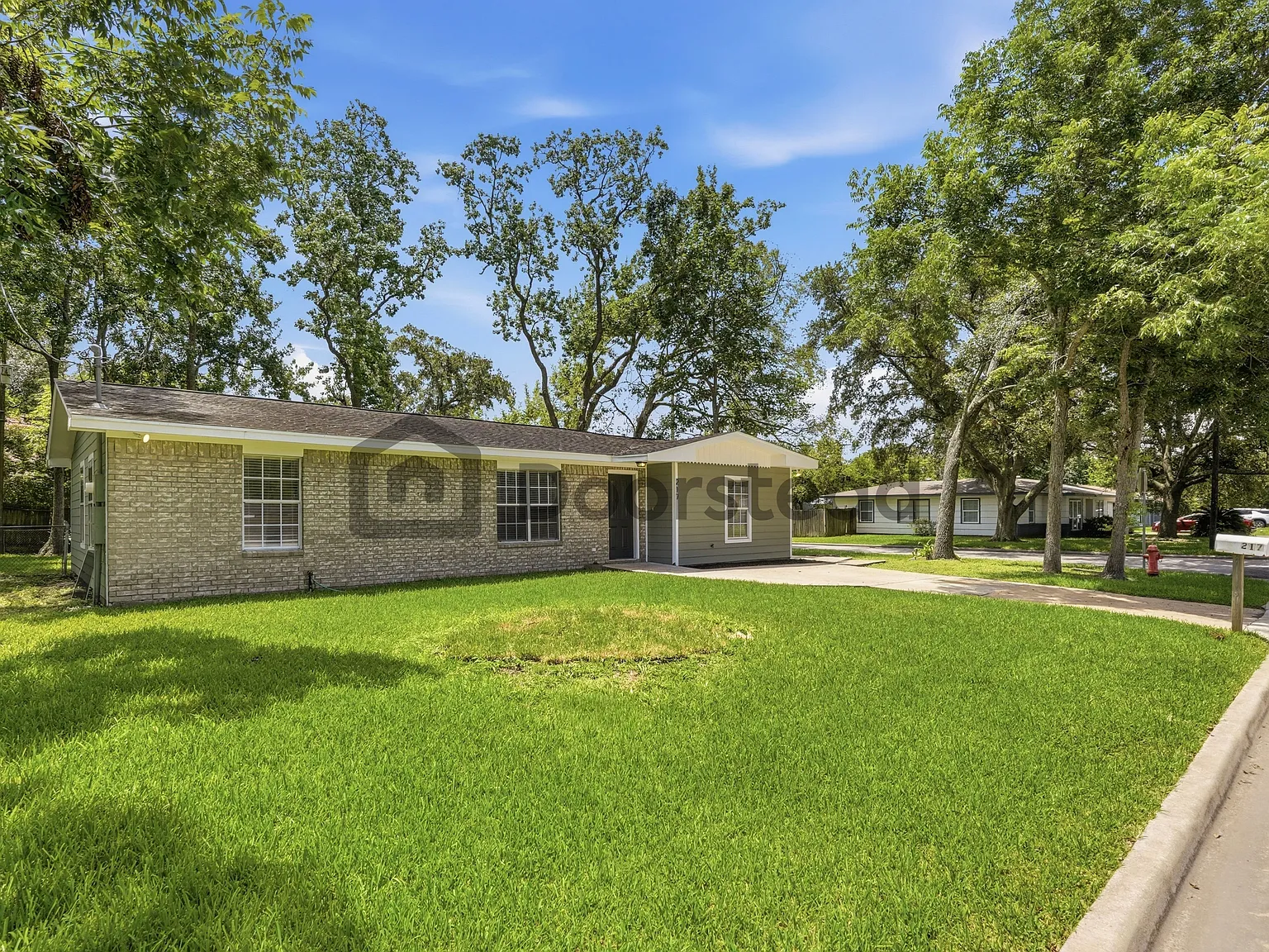 3 bed, 2.0 bath, 1395 sqft, $1,980 — Photo 2