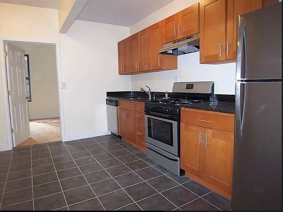 3rd image of 1462 2nd Ave APT 2S