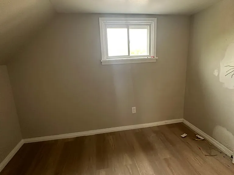 1185 E 123rd St #3 — Photo 5