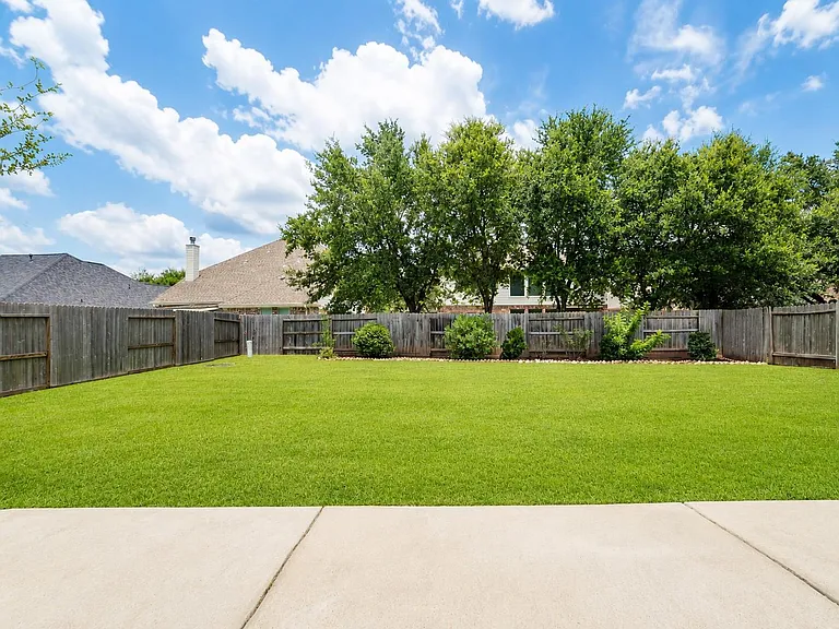 1815 Granite Field Ln — Photo 33
