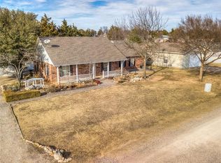 408 Five Lakes Dr, Sulphur, OK 73086