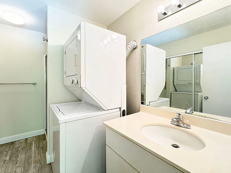 373 Mananai Pl #44-R — Photo 2