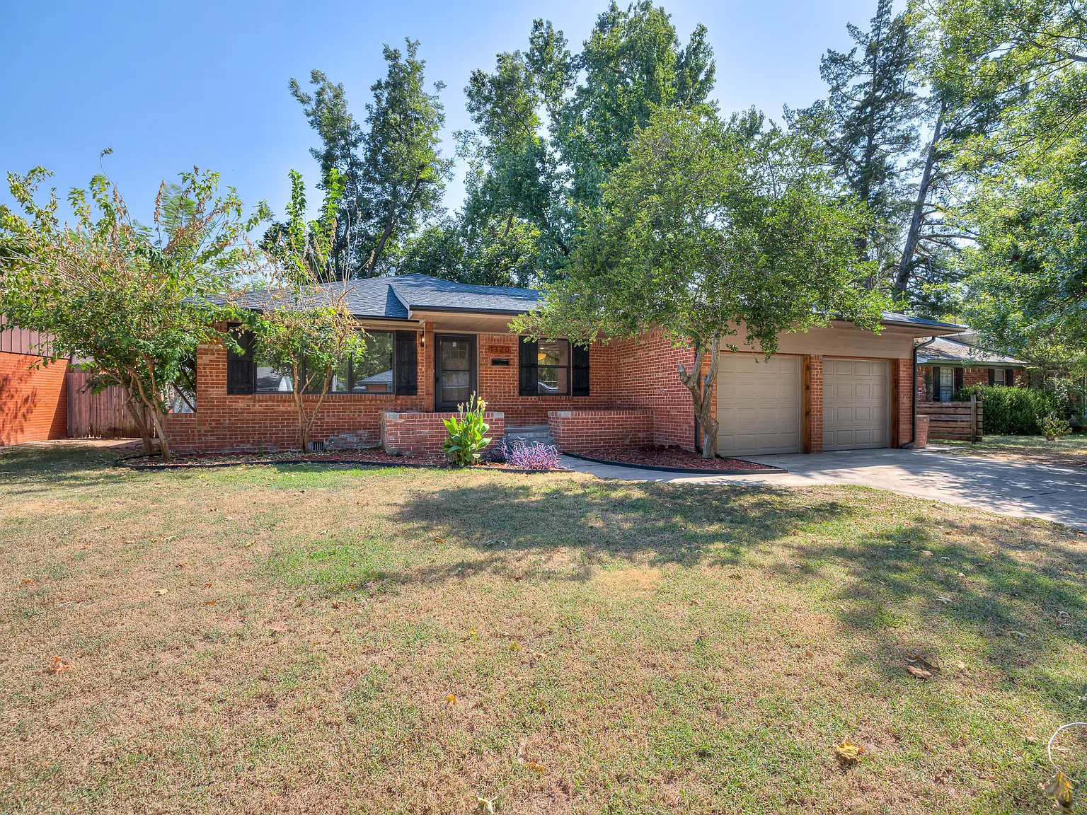 4 bed, 2.5 bath, 1660 sqft, $2,000 — Photo 1