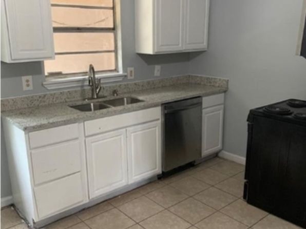 1011 Hackberry St #A