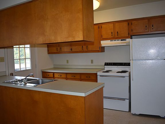 2nd image of 901-905 W 4th St