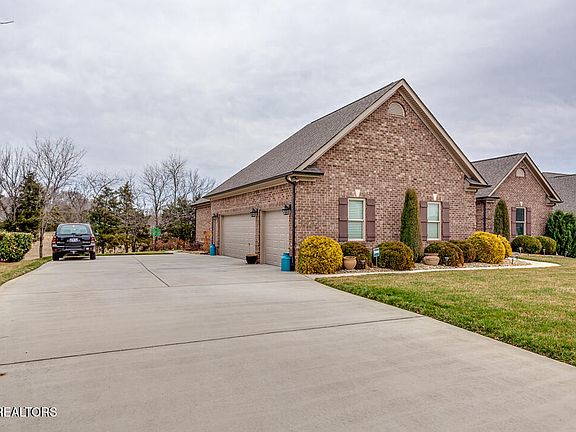 3rd image of 1700 Fieldstone Dr