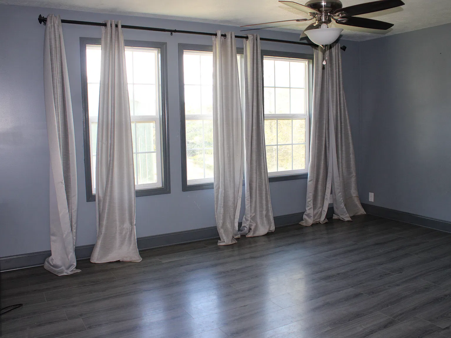 5 bed, 2400 sqft, $2,500 — Photo 2