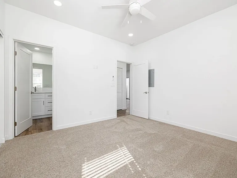Olive Drive — Photo 11