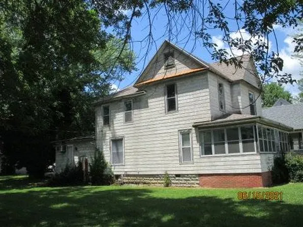 703 N Cross St, Robinson, IL 62454