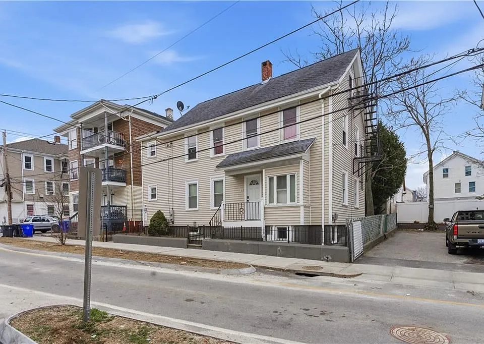 92 Sylvian St #1