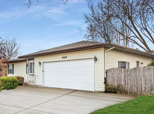 968 Blackhawk Dr, Elgin, IL 60120