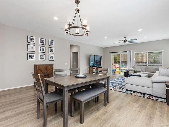 4th image of 536 Ventasso Way