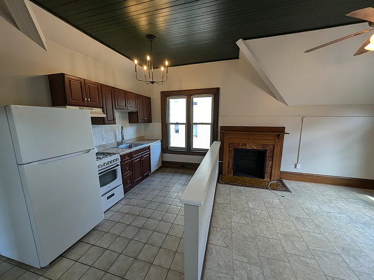 5 Goodman St N #5 — Photo 2