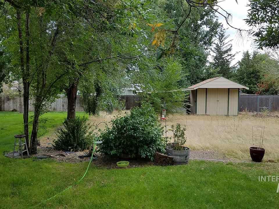 2nd image of 330 W Carrie Cir