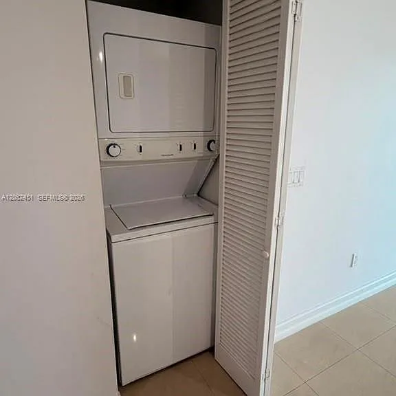 185 SW 7th St #2505 — Photo 8