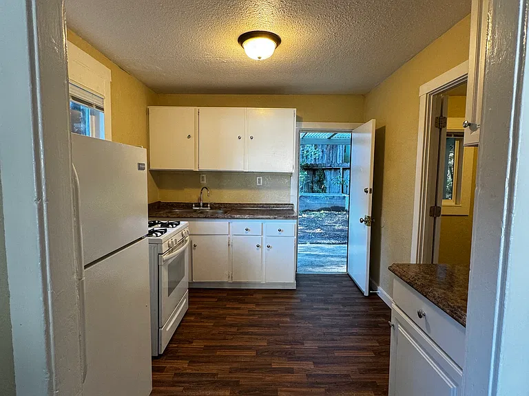 14860 River Rd #13 — Photo 8