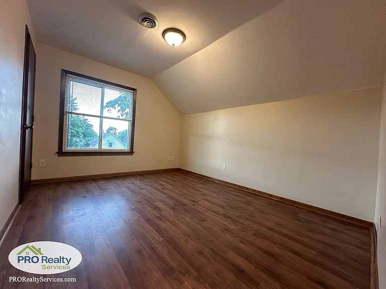 640 Charles Ave — Photo 7