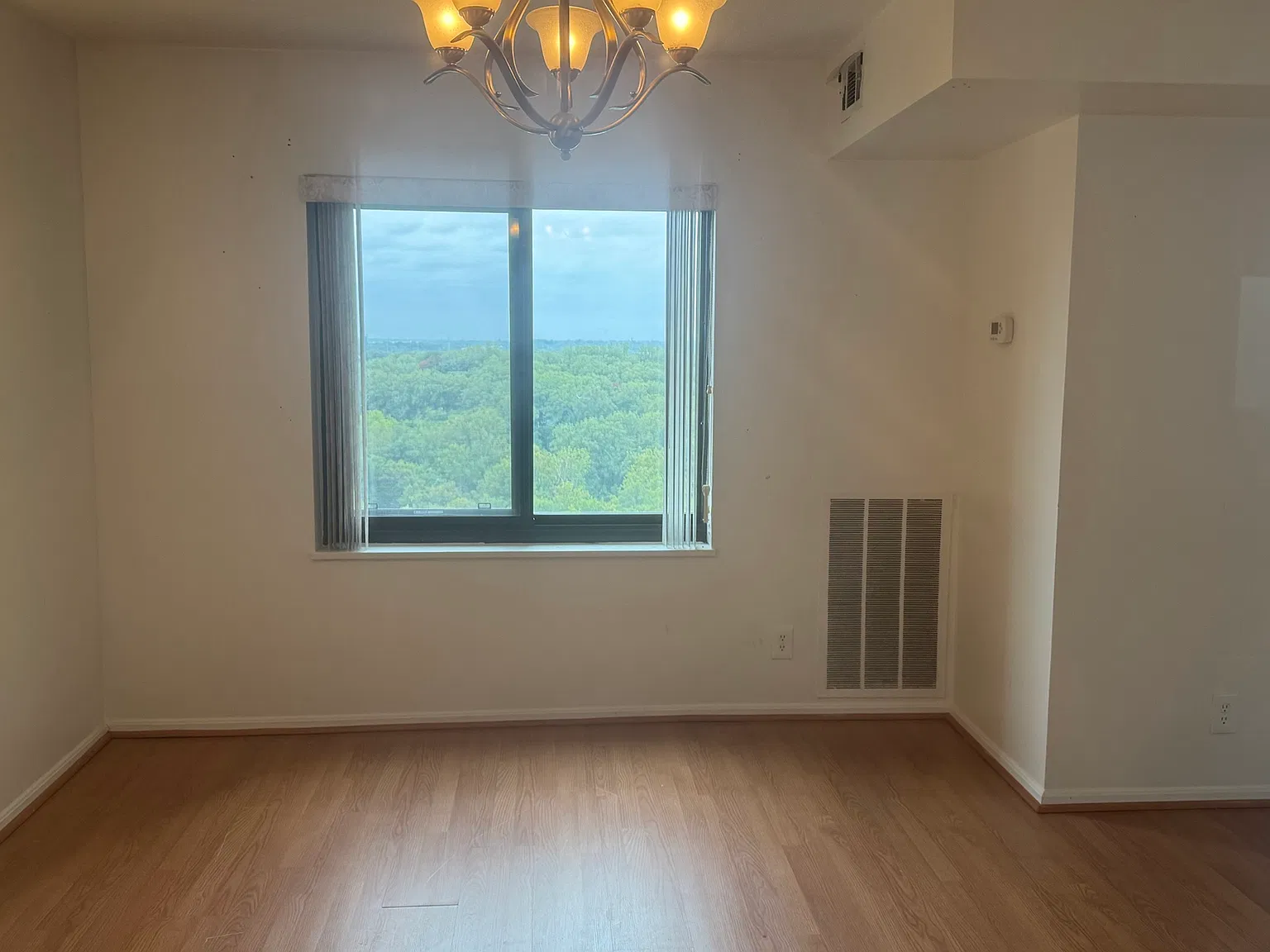 309 Yoakum Pkwy — Photo 3